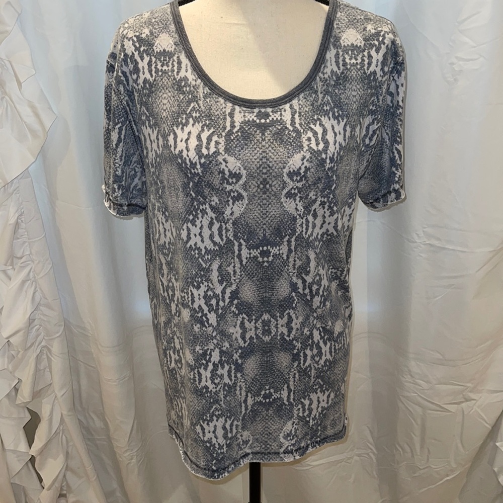 Snake skin t shirt